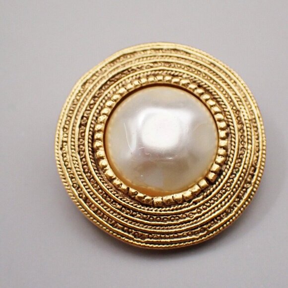CHANEL Logo Imitation Pearl Round Button Earrings Clip-On GHW Vintage - Picture 9 of 10